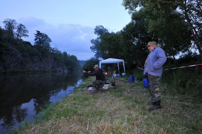 Noční rybářské závody