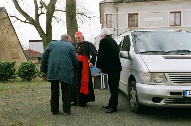 Svěcení kácovské vlajky kardinálem M. Vlkem