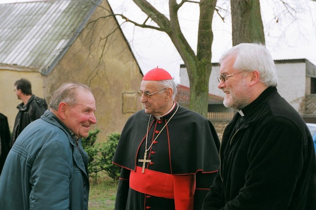 Svěcení kácovské vlajky kardinálem M. Vlkem