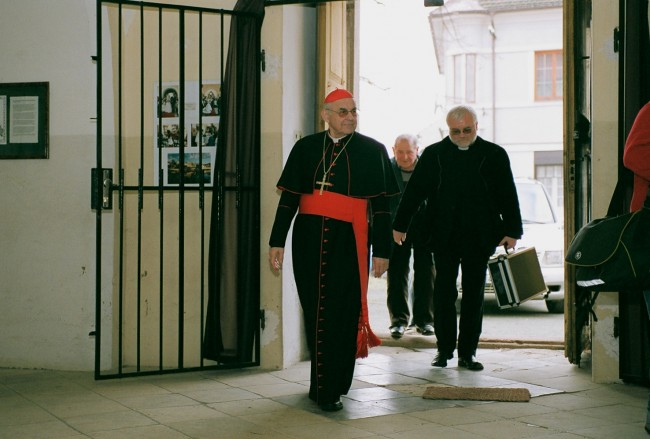 Svěcení kácovské vlajky kardinálem M. Vlkem