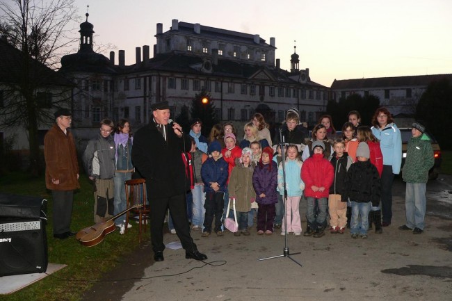 Rozsvícení adventního stromečku na náměstí kněžny Toskánské