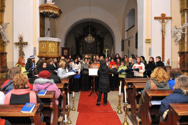 Adventní koncert střední pedagogické školy z Čáslavi pod vedením prof. Vrňákové v kostele