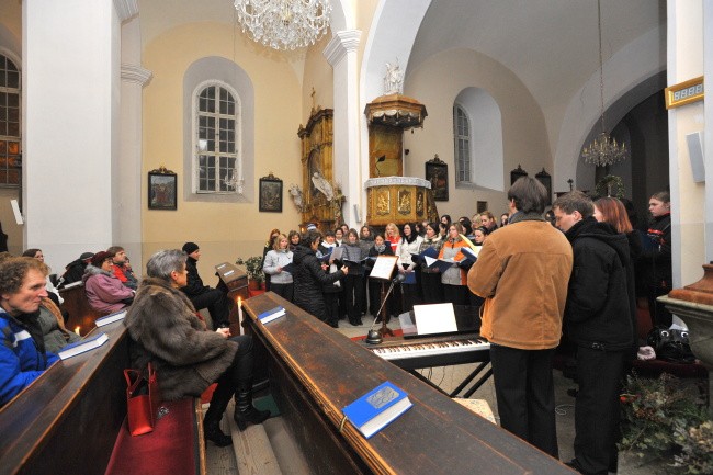 Adventní koncert střední pedagogické školy z Čáslavi pod vedením prof. Vrňákové v kostele