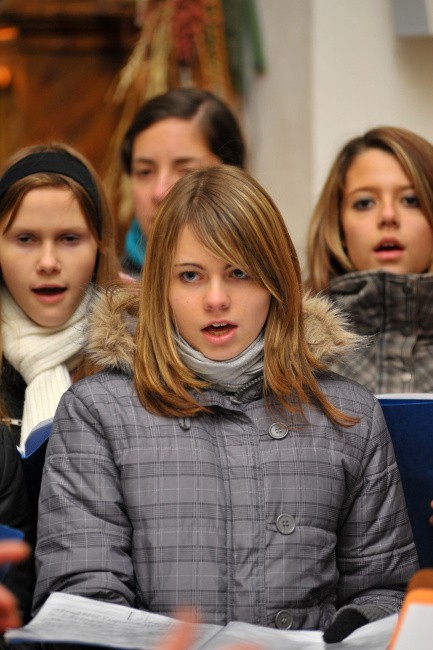 Adventní koncert střední pedagogické školy z Čáslavi pod vedením prof. Vrňákové v kostele