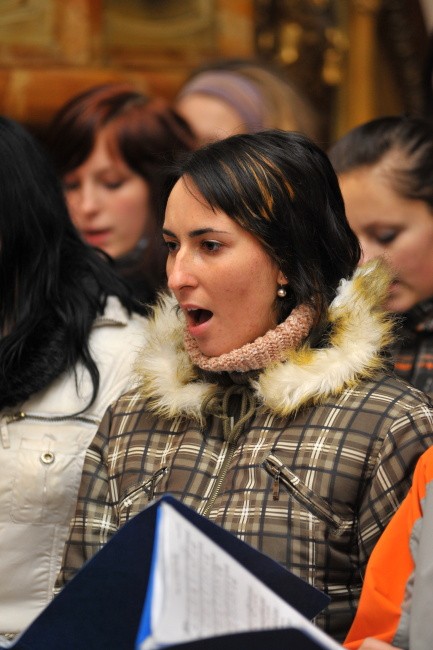 Adventní koncert střední pedagogické školy z Čáslavi pod vedením prof. Vrňákové v kostele