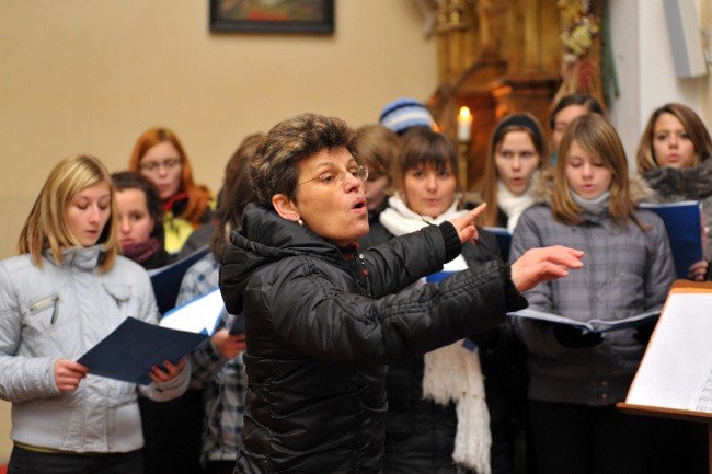 Adventní koncert střední pedagogické školy z Čáslavi pod vedením prof. Vrňákové v kostele