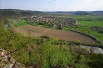 Pohled na Kácov z vyhlídky nad Čertovkou